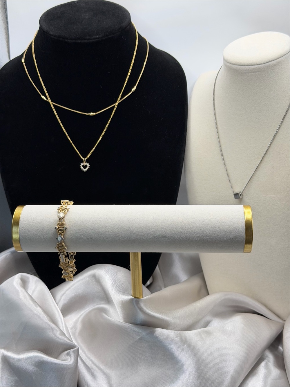 Vintage Avon Minimalist Jewelry Lot (4 Pieces) - Read Note